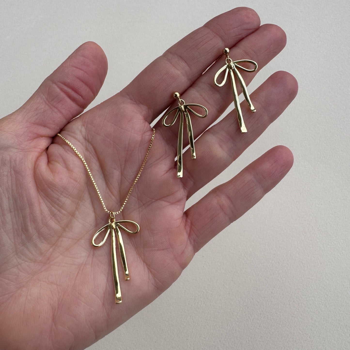 Bow Necklace