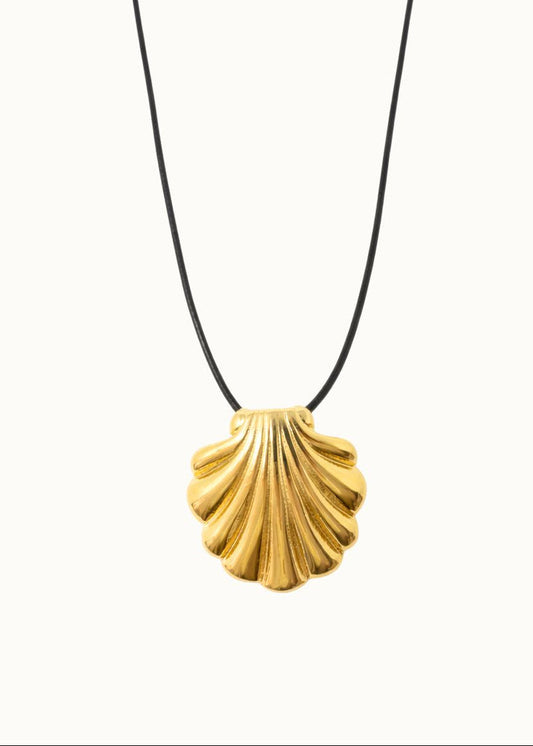 Scallop Shell Cord Necklace
