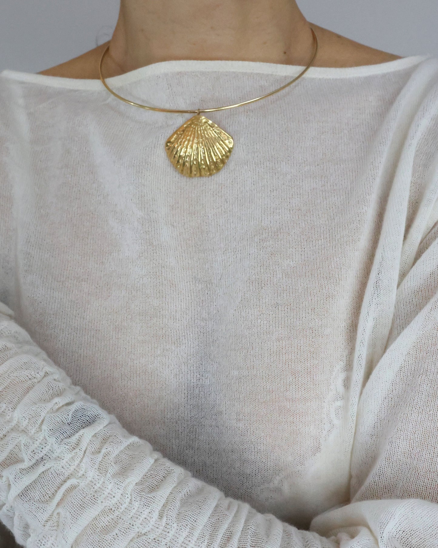 Gold Scallop Shell Wire Necklace
